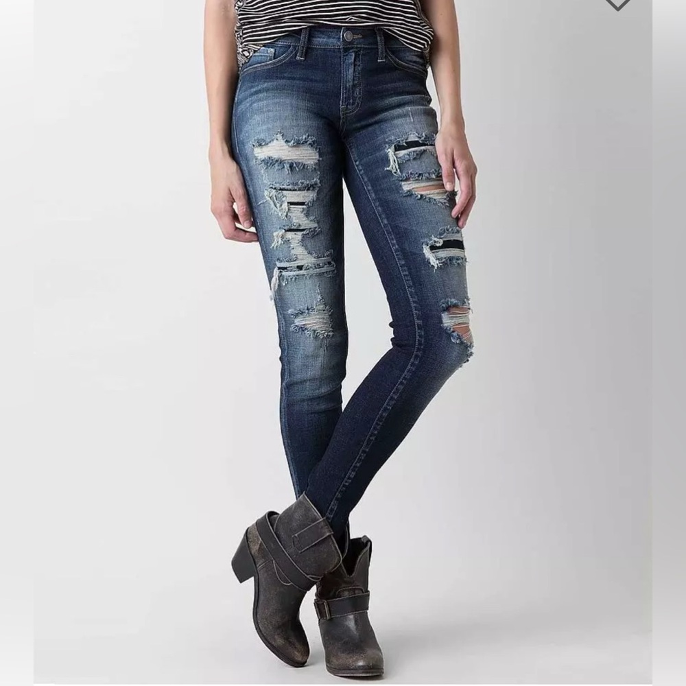 KANCAN MID RISE DISTRESSED STRETCH JEANS MEDIUM/DARK WASH NWT